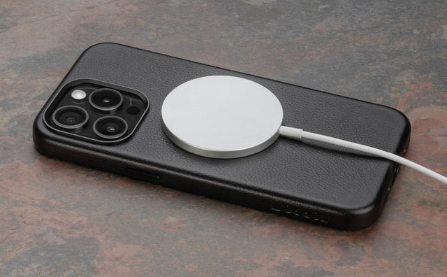 iPhone 15 Pro Max Leder Bumper Hülle (MagSafe-kompatibel) Feature Focus