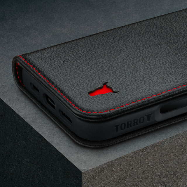 TORRO Hoesje Compatibel met iPhone 16 Pro – Premium Leren Portemonnee-Hoesje met Standaard en Kaartsleuven (Compatibel met Officiële MagSafe-opladers) - Donker Bruin TORRO Hoesje Compatibel met iPhone 16 Pro – Premium Leren Portemonnee-Hoesje met Standaard en Kaartsleuven (Compatibel met Officiële MagSafe-opladers) - Donker Bruin