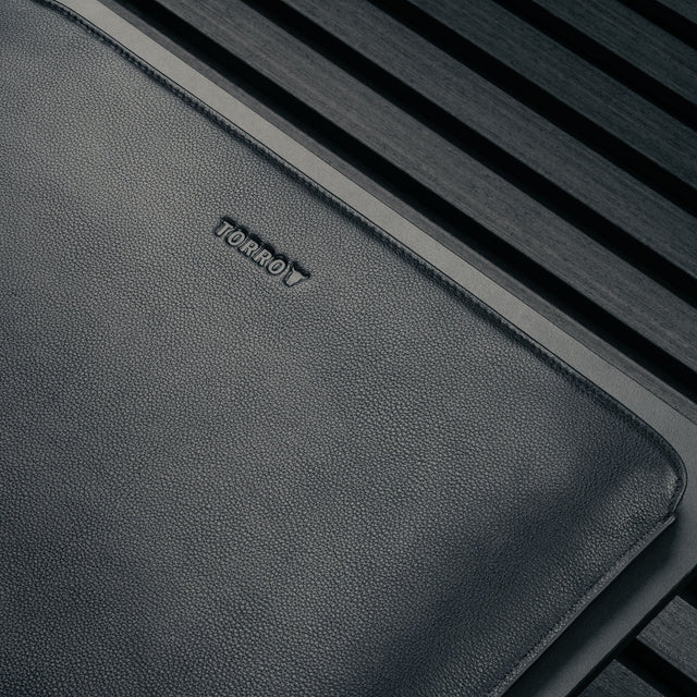 Schwarz Leder MacBook Pro / MacBook Air Hülle