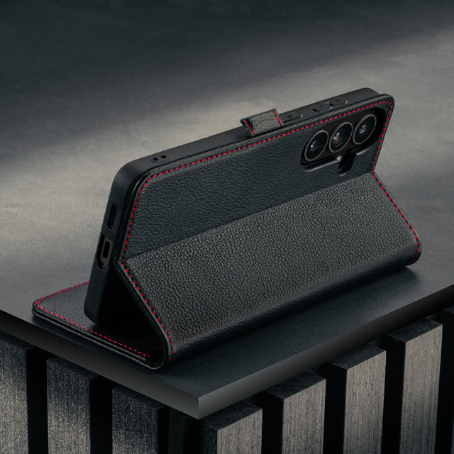 Standfunktion der schwarz-roten TORRO Leder-Wallet-Hülle