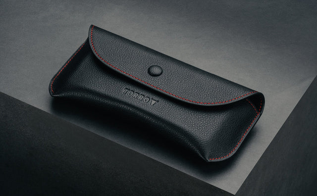 Sonnenbrillen Etui aus Leder Feature Focus