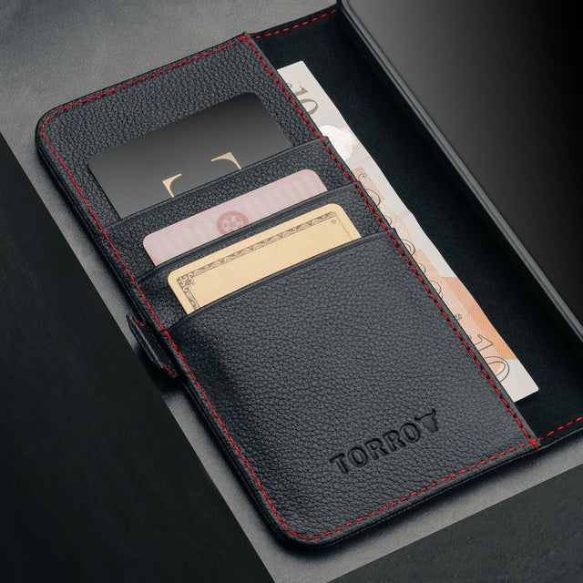 Kartenfächer und Geldscheinfach der schwarz-roten Leder-Wallet-Hülle
