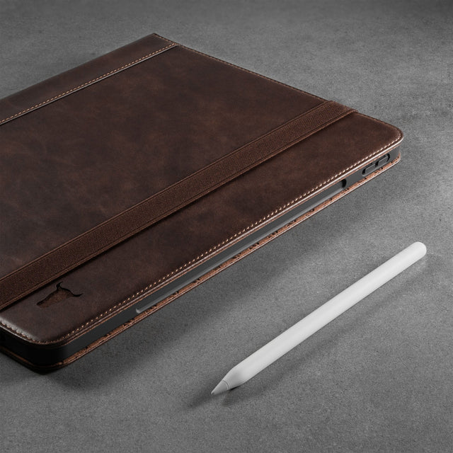 Indented groove in the frame of the Dark Brown Leather Case for iPad Pro 12.9-inch allowing the Apple Pencil to magnetically attach and charge